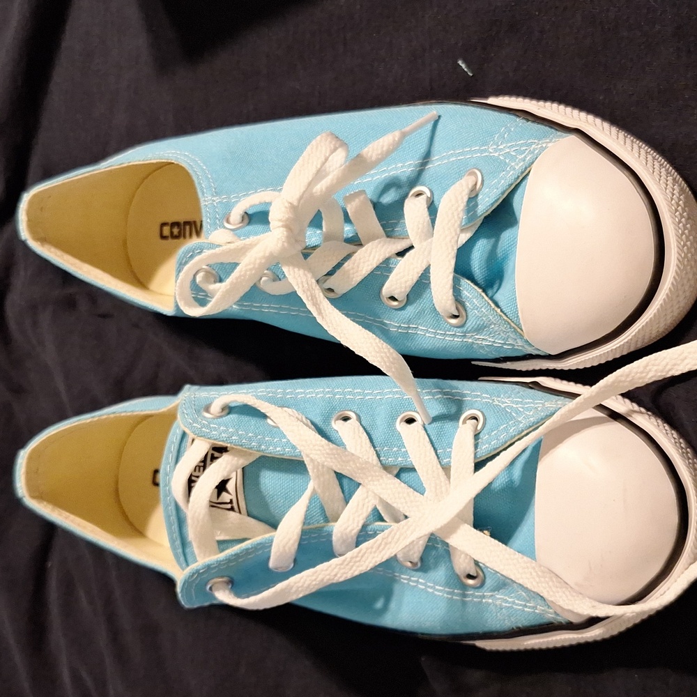 Ladies Low top Converse Sneakers